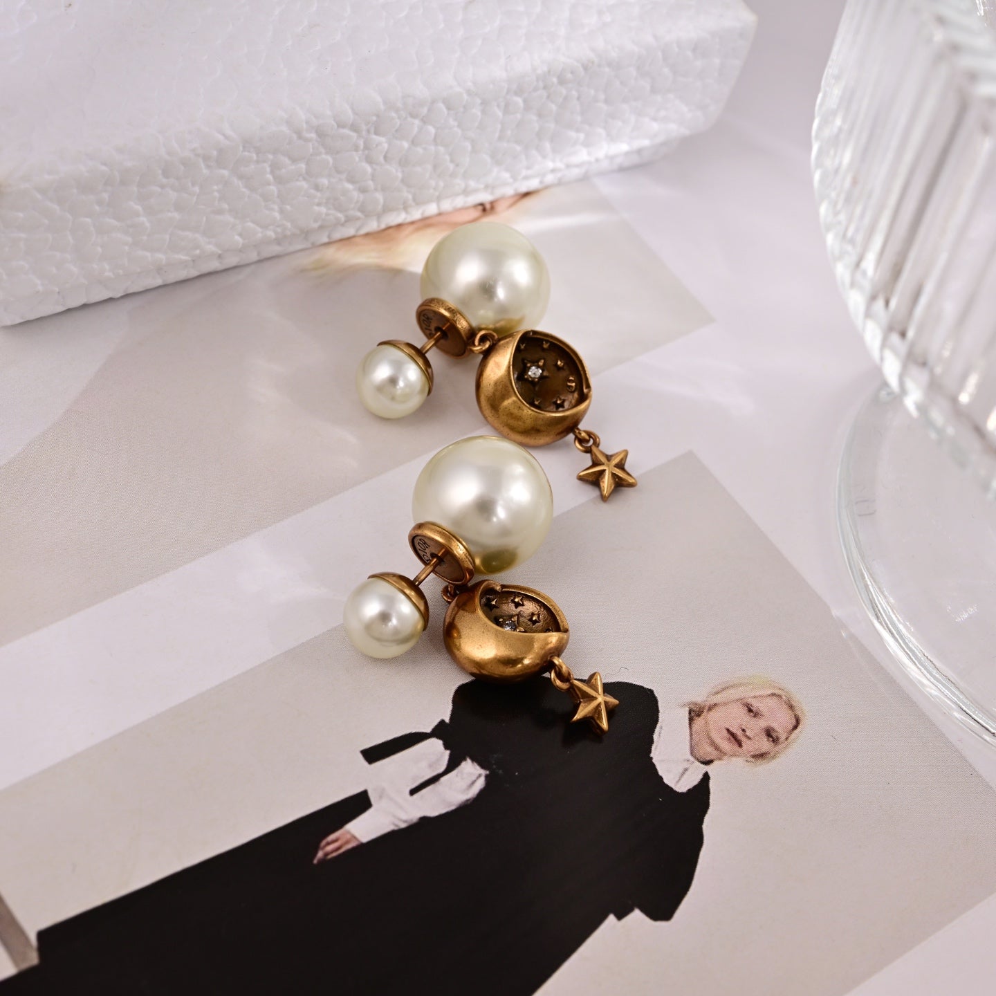 CD 26S CELESTIAL STAR PEARL DROP LOGO EARRINGS IN GOLD TONE METAL 629950