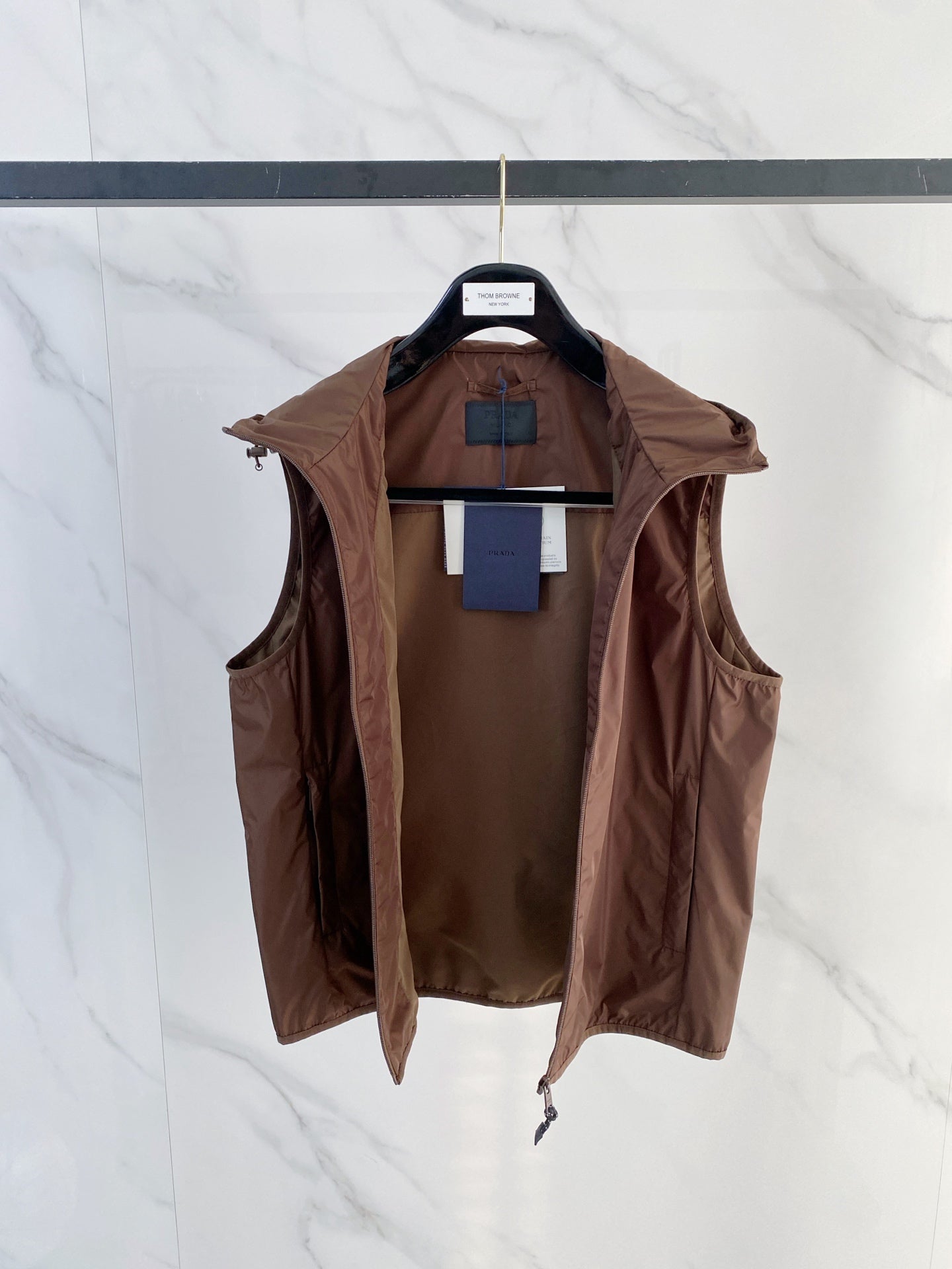 PRADA 26S SLEEVELESS HOODED JACKET 785