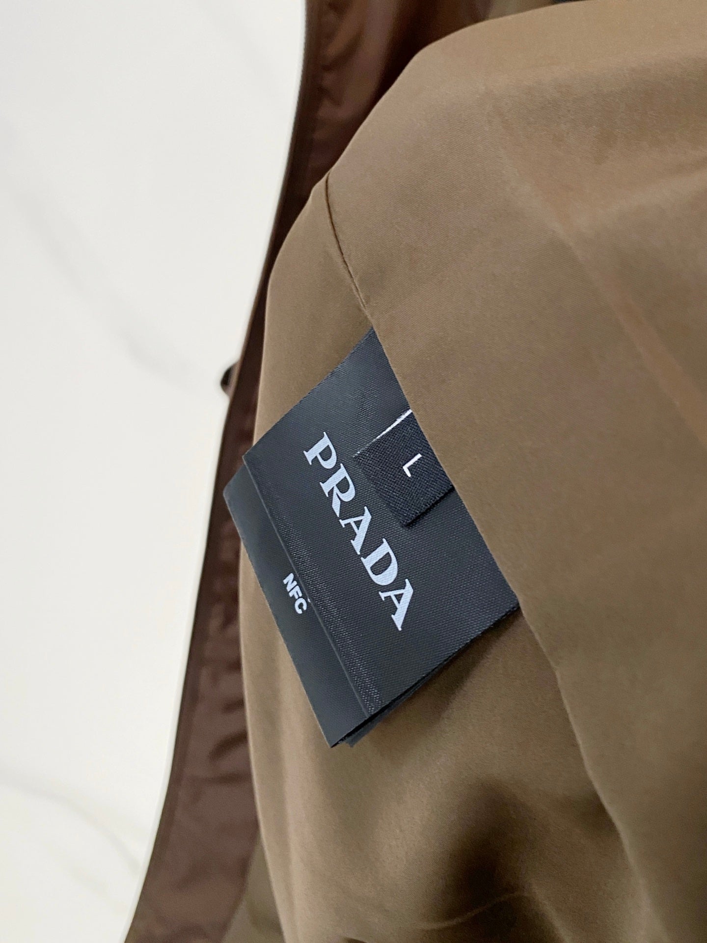PRADA 26S SLEEVELESS HOODED JACKET 785
