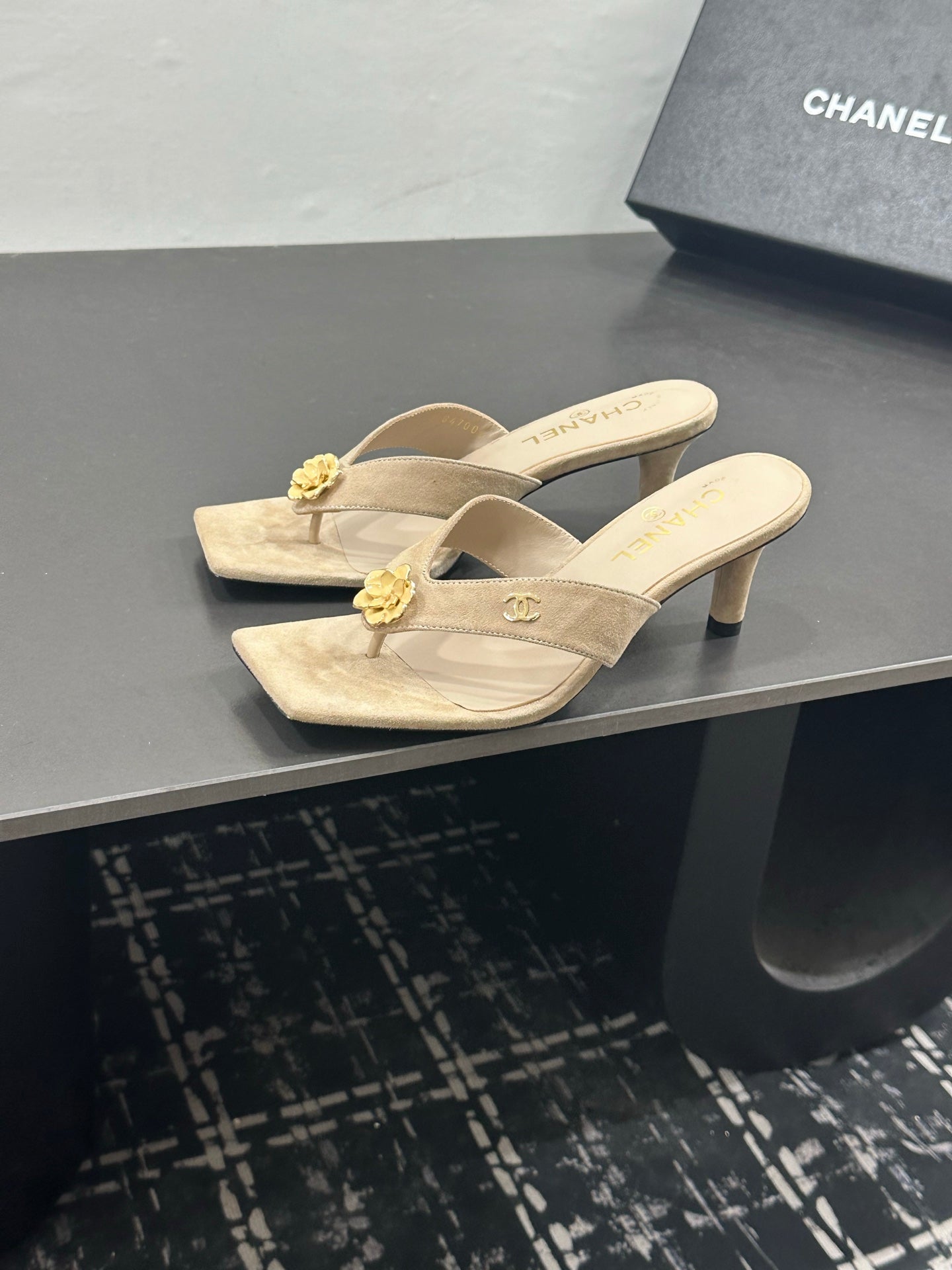 CHANEL 26S HIGH-HEEL THONG SANDALS IN BEIGE SUEDE WITH FLOWER DETAIL