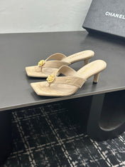 CHANEL 26S HIGH-HEEL THONG SANDALS IN BEIGE SUEDE WITH FLOWER DETAIL