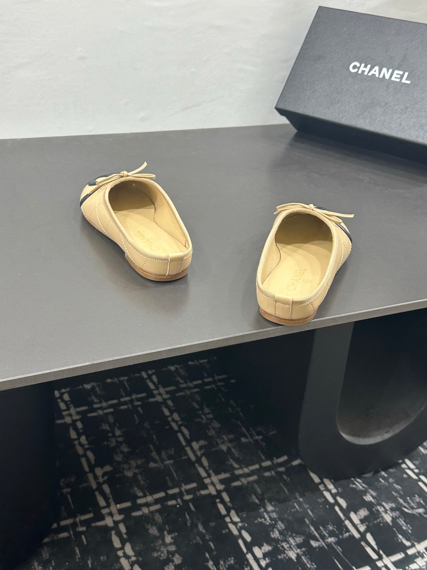 CHANEL 26S BALLET FLATS IN BEIGE CALFSKIN WITH BLACK CC LOGO