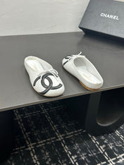 CHANEL 26S BALLET FLATS IN WHITE CALFSKIN WITH BLACK CC LOGO