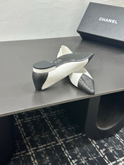 CHANEL 26S FLAT SHOES IN WHITE AND BLACK LAMBSKIN