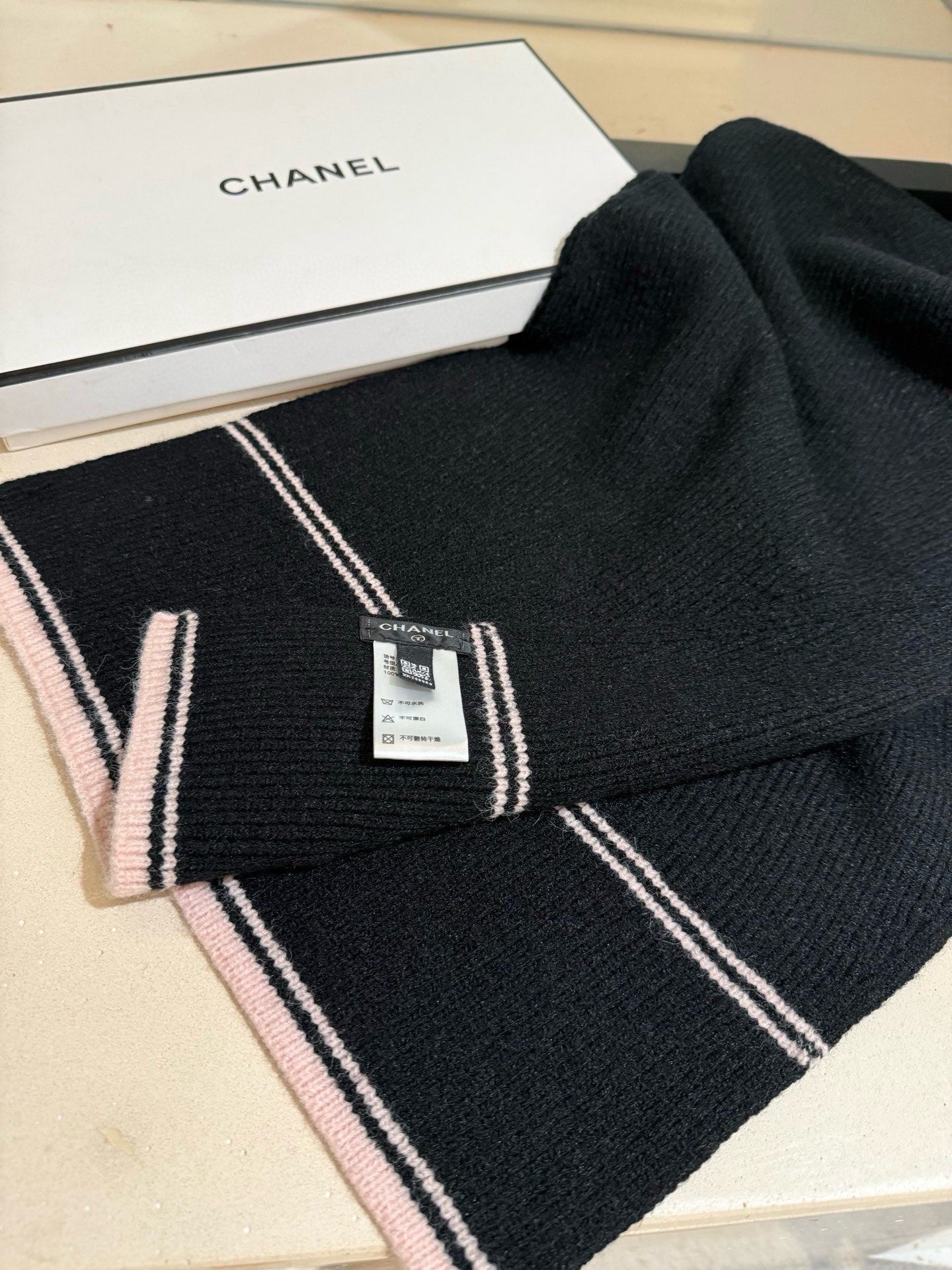CHANEL 26S SCARF 190 IN KNITTED CASHMERE 309393