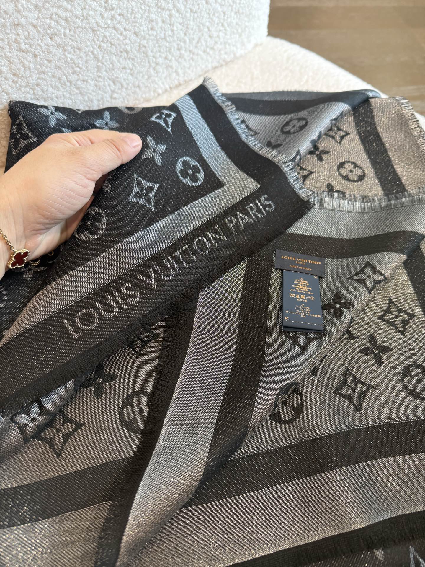 LV 26S SCARF 140 IN CASHMERE 318386