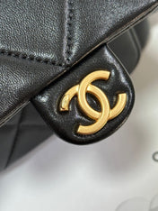 QUILTED HOBO CARGO BAG 31 IN BLACK CALFSKIN GOLD CHAIN