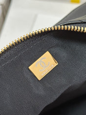 QUILTED HOBO CARGO BAG 31 IN BLACK CALFSKIN GOLD CHAIN