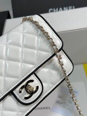 QUILTED FLAP BAG WITH BLACK TRIM 19 IN WHITE LAMBSKIN