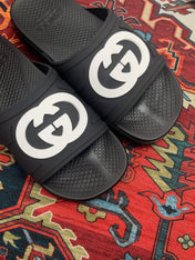 GG INTERLOCKING G SLIDE SANDAL BLACK RUBBER