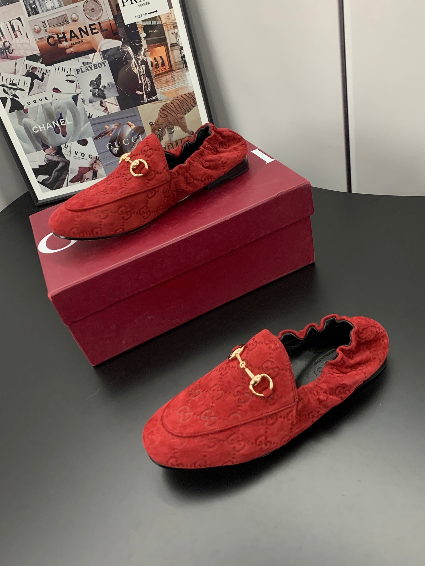 GUCCI 26S LOAFERS IN RED SUEDE WITH GOLD HARDWARE