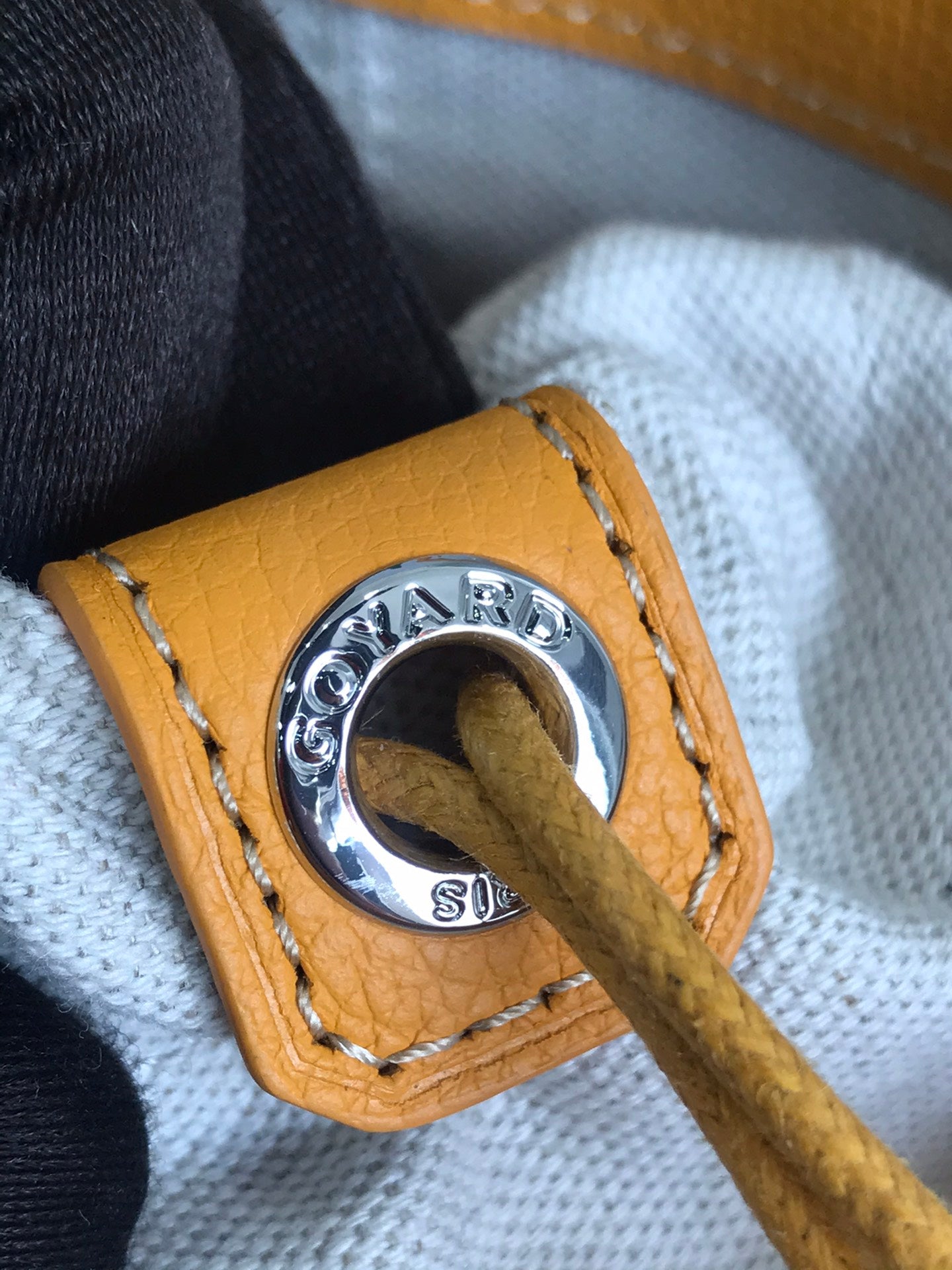 GOYA 26S BELUGA MINI BAG 23MM IN HONEY YELLOW GOYARDINE CANVAS AND CALFSKIN