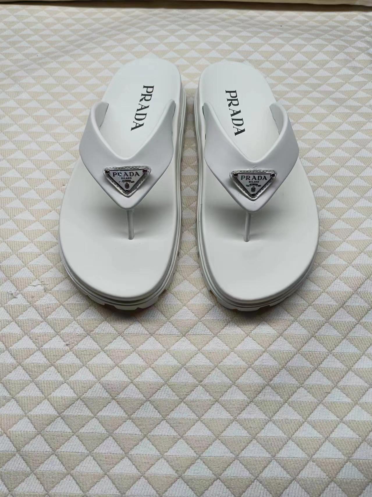 PRADA 26S FLIP FLOPS IN WHITE CALFSKIN WITH LOGO