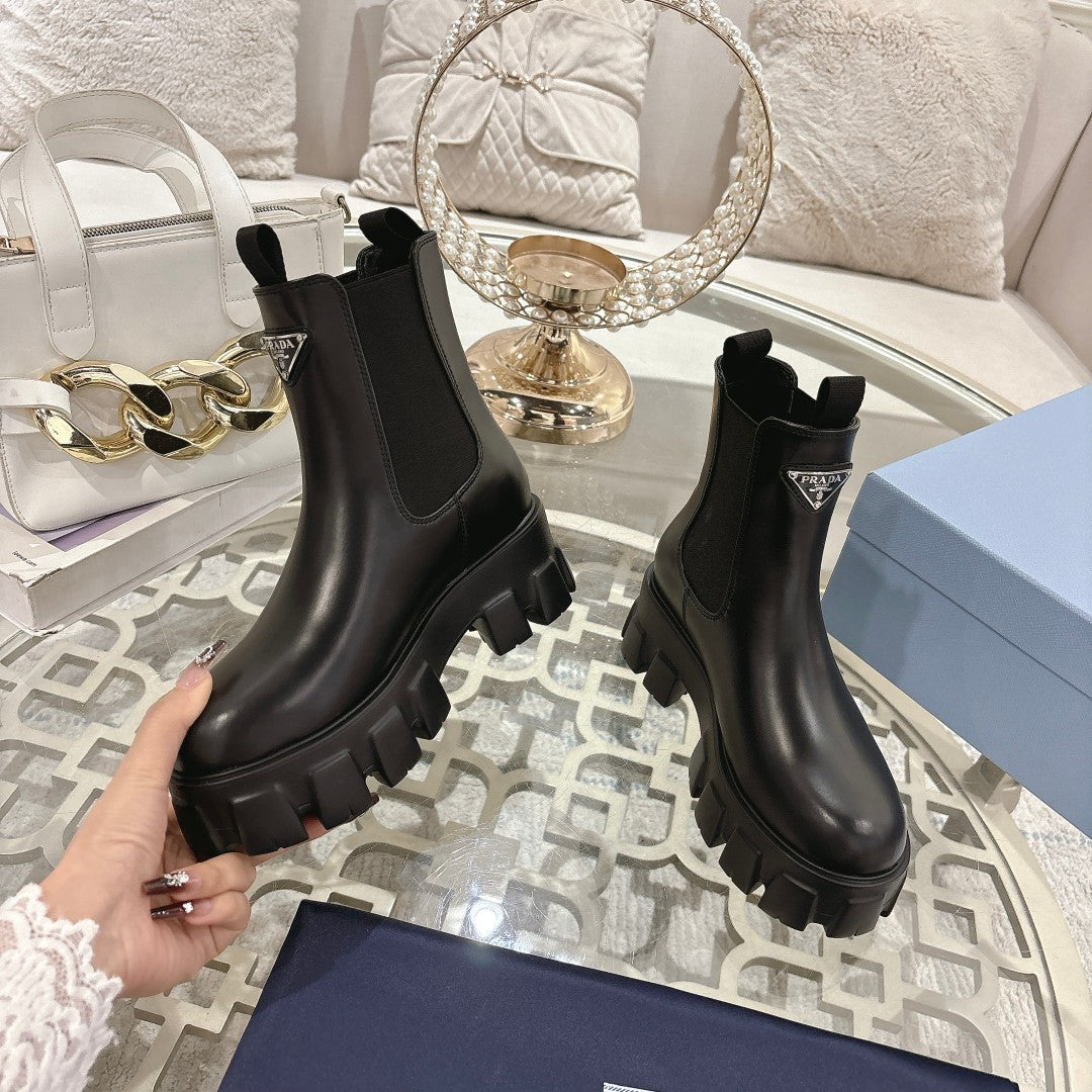 PRADA 26S MONOLITH CHELSEA BOOTS IN BLACK CALFSKIN AND FABRIC