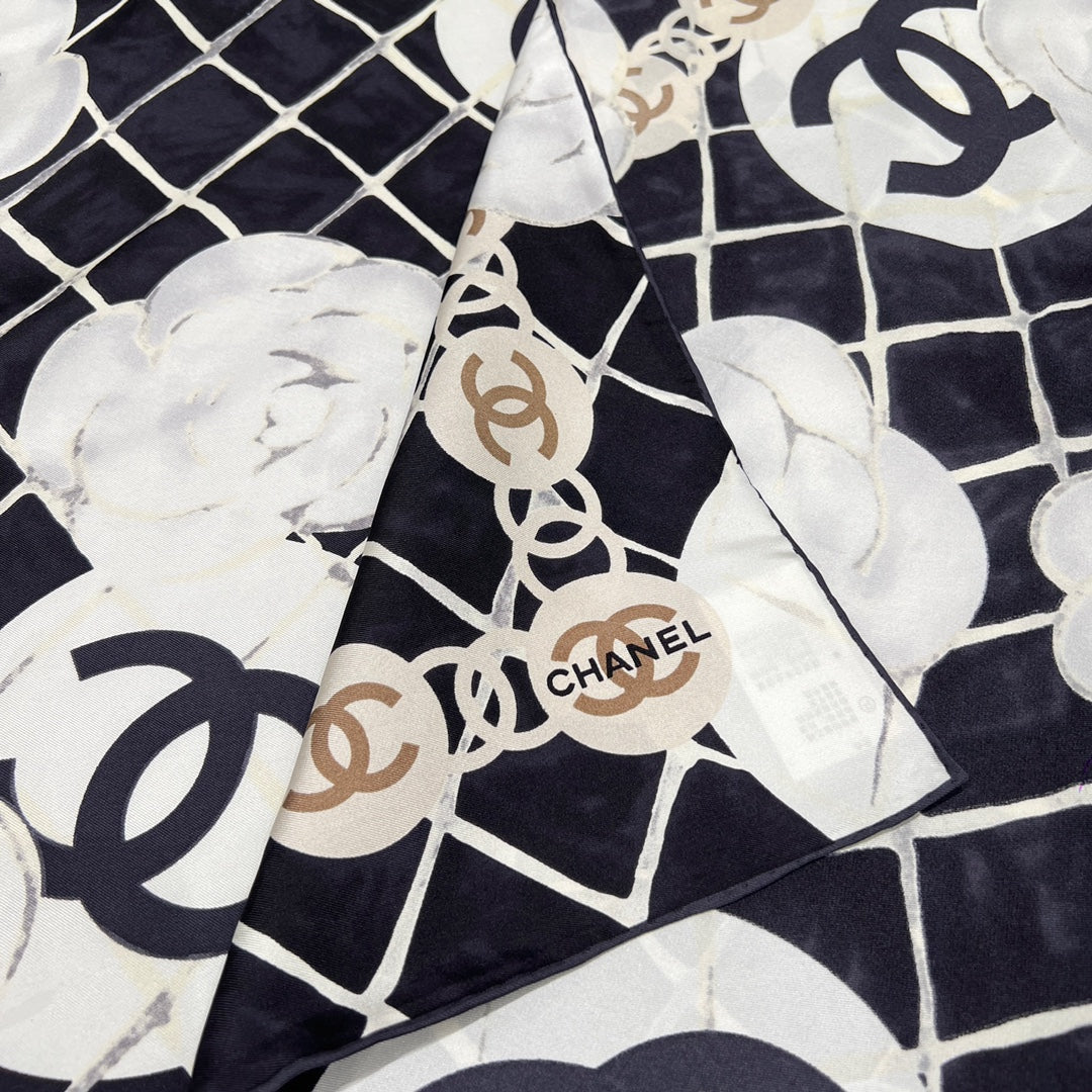 CHANEL 26S SCARF 90 IN SILK 311804