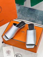 IDOLE SANDAL IN SILVER CALFSKIN