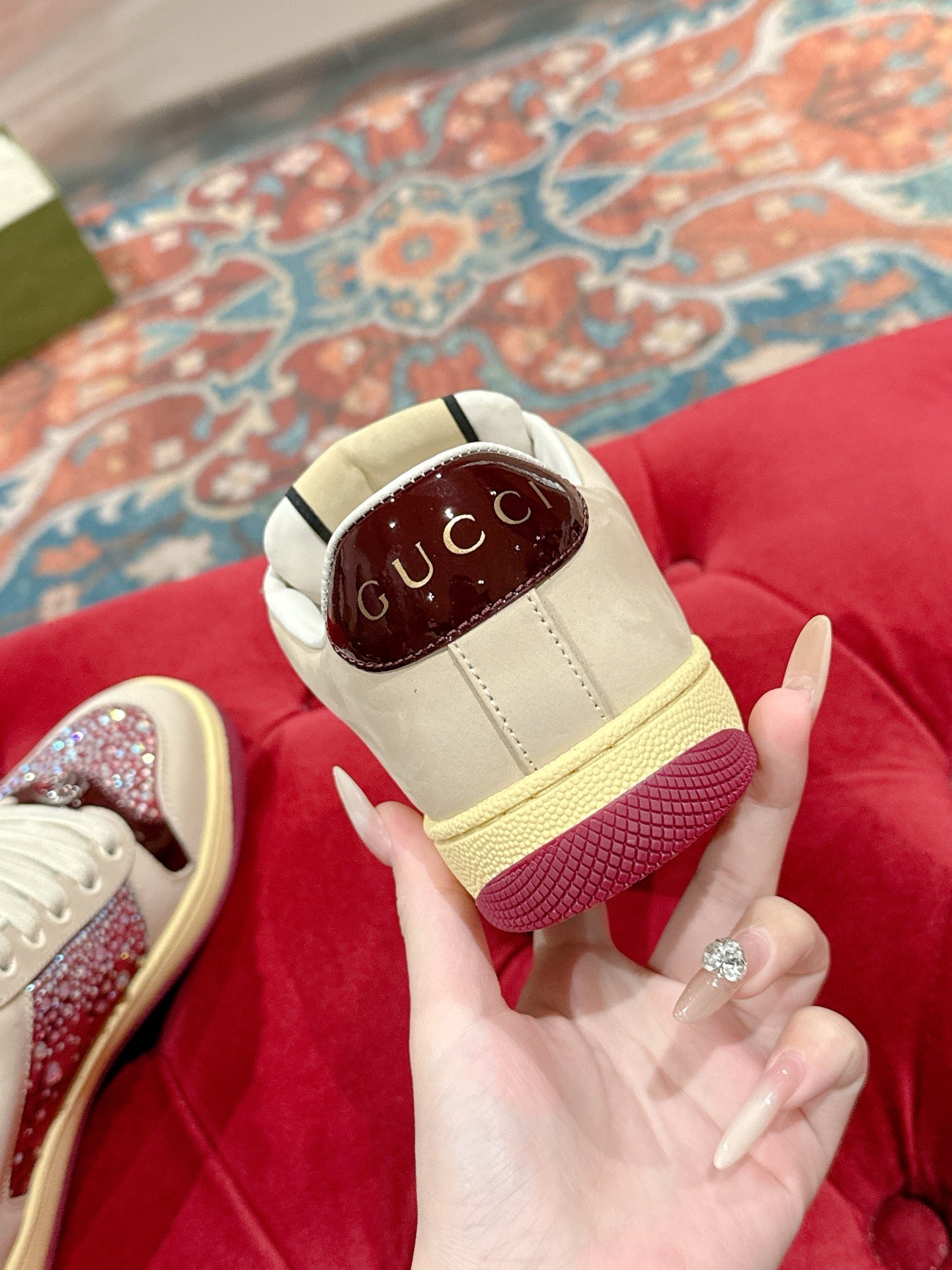 GUCCI 26S SCREENER SNEAKER IN BEIGE SUEDE MIX DARK RED CANVAS