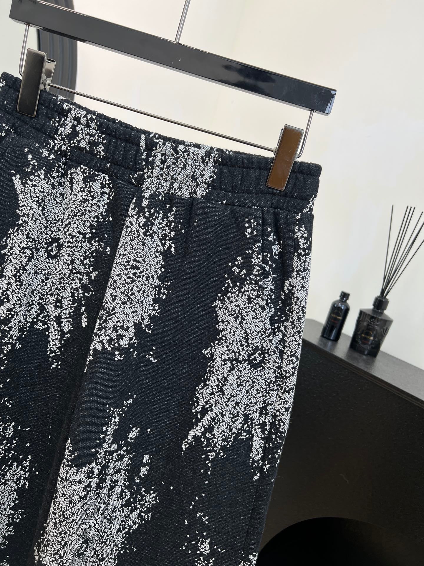 CHANEL 25S PRINTED WIDE-LEG PANTS 620489