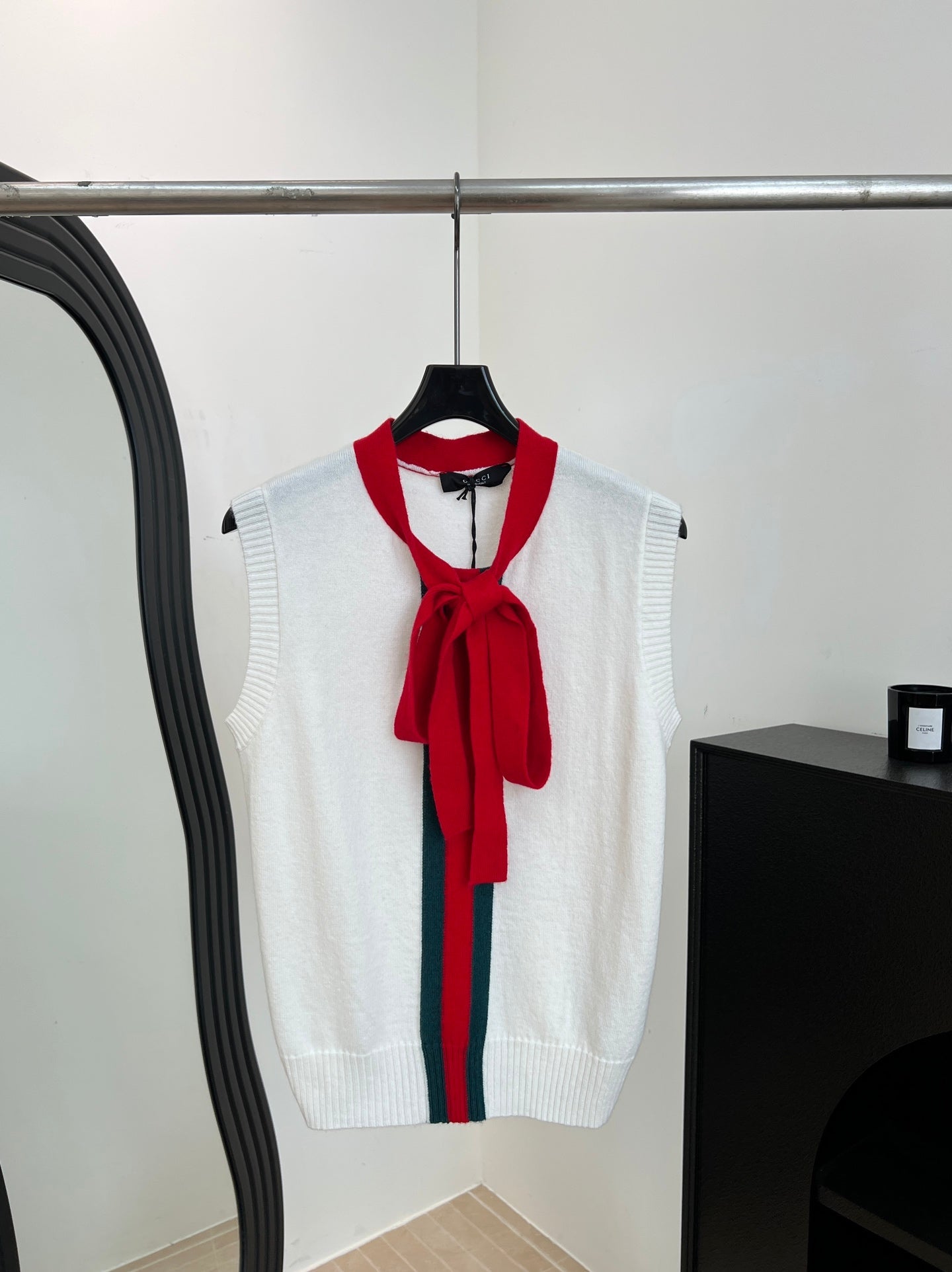 GUCCI 26S SLEEVELESS SWEATER 80