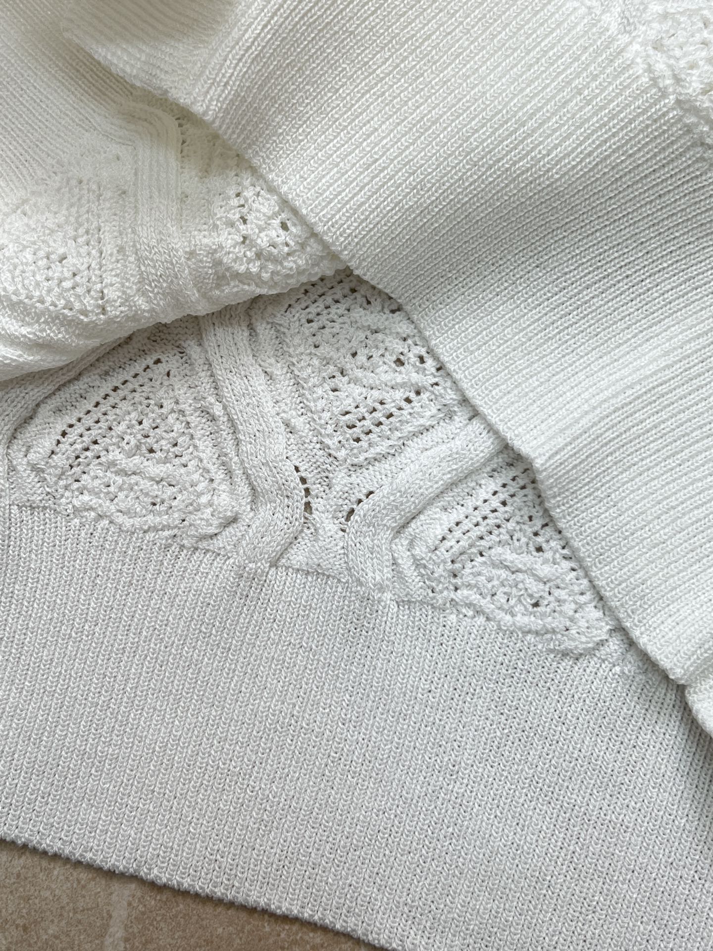 CHANEL 26S SHORT-SLEEVE KNIT T-SHIRT 1414