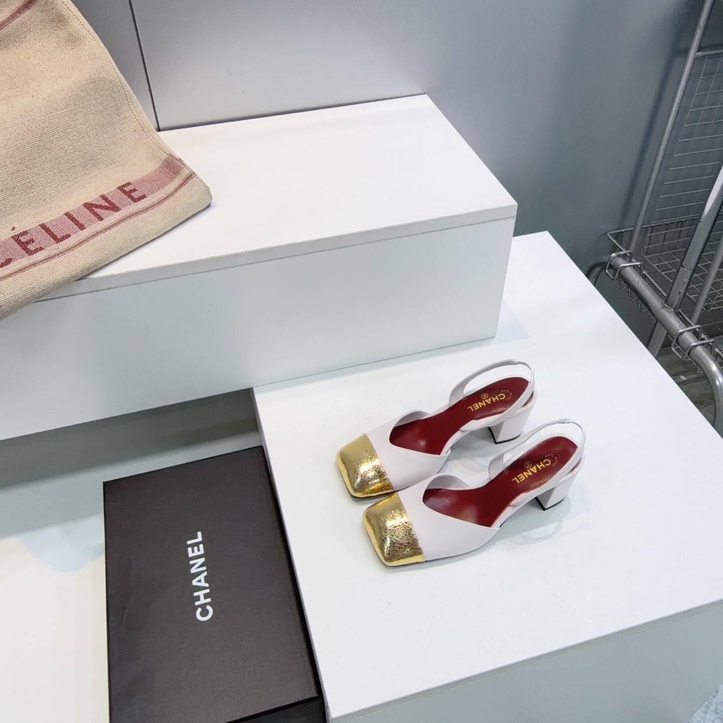 CHANEL 26S SLINGBACK 55 MM IN WHITE LAMBSKIN WITH GOLD CAP TOE