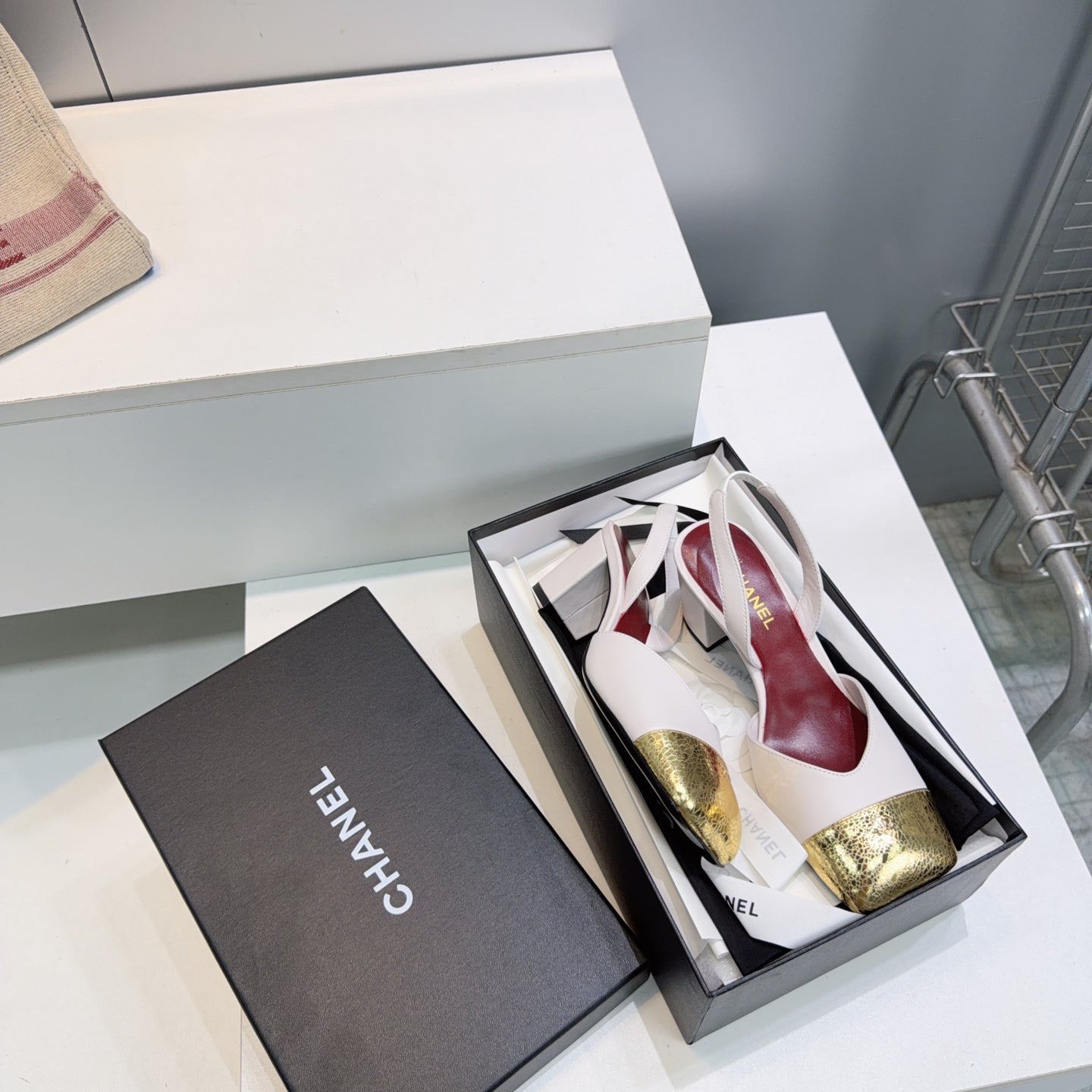 CHANEL 26S SLINGBACK 55 MM IN WHITE LAMBSKIN WITH GOLD CAP TOE