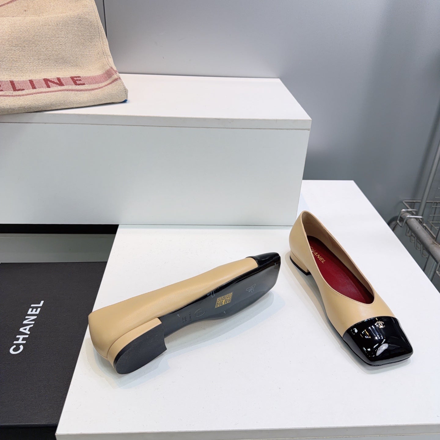 CHANEL 26S FLATS IN BEIGE LAMBSKIN WITH BLACK CAP TOE