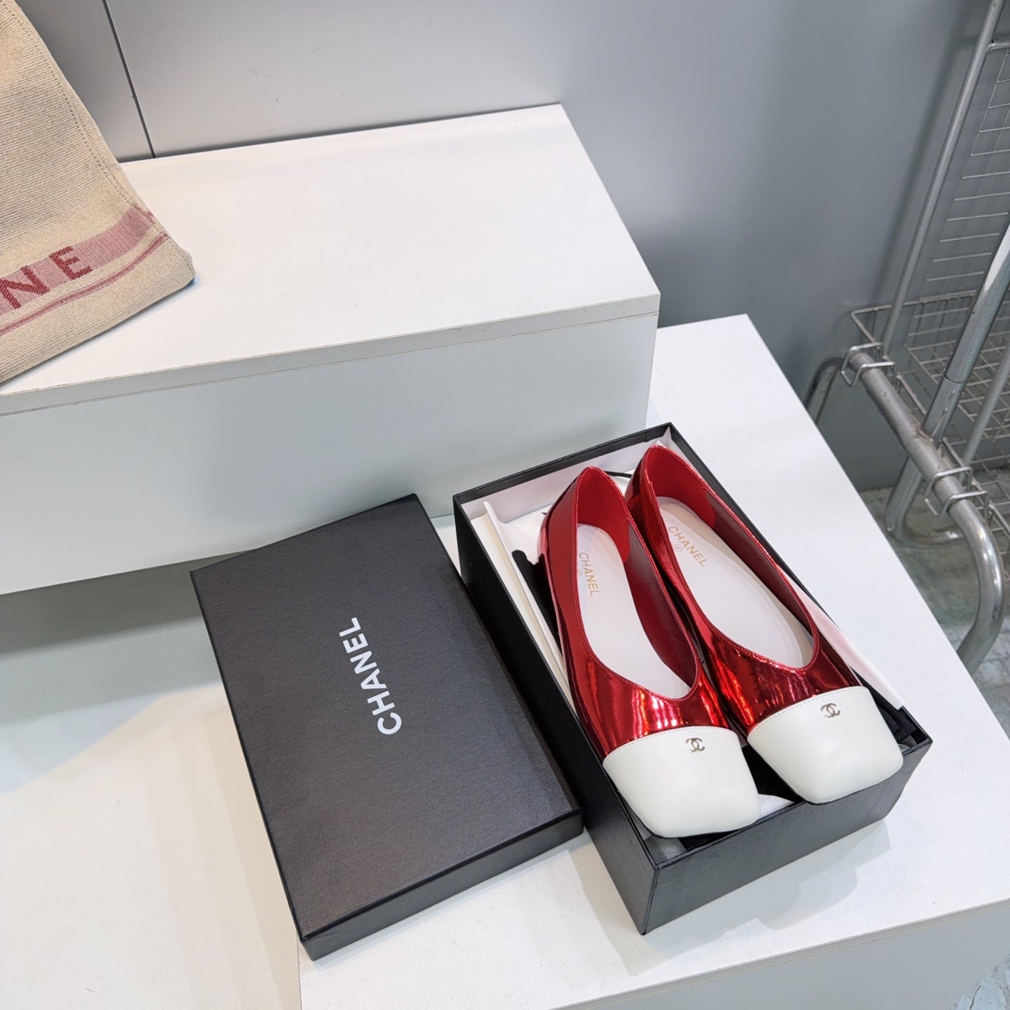 CHANEL 26S FLATS IN RED GLOSSY LAMBSKIN WITH WHITE CAP TOE