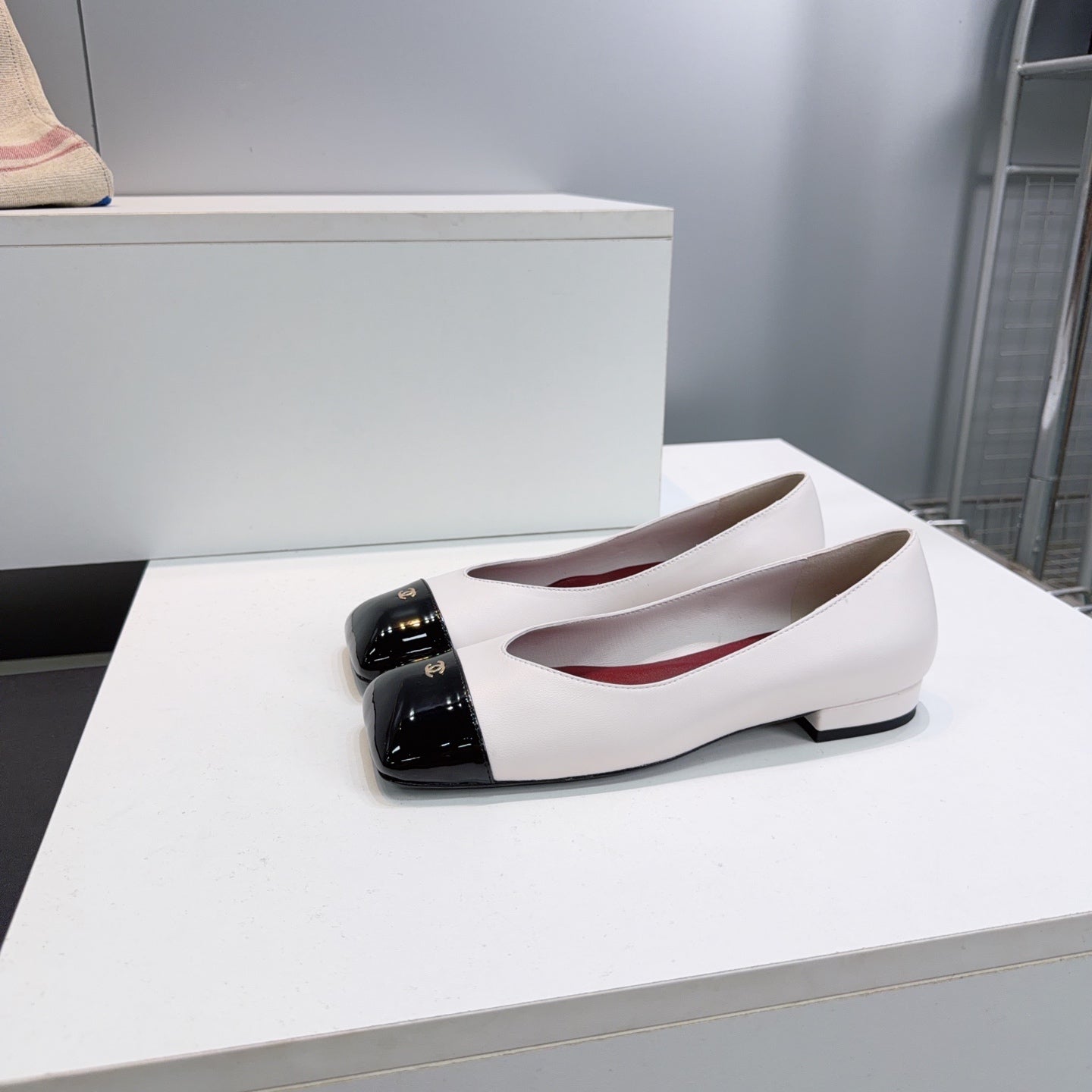 CHANEL 26S FLATS IN WHITE LAMBSKIN WITH BLACK CAP TOE