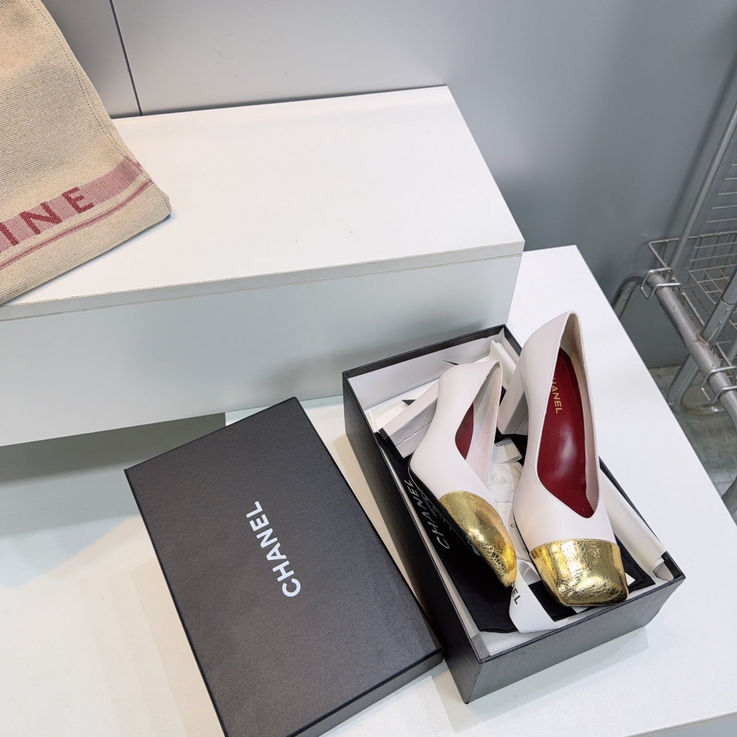 CHANEL 26S SQUARE-TOE HIGH HEELS 95 MM IN WHITE LAMBSKIN WITH GOLD CAP TOE