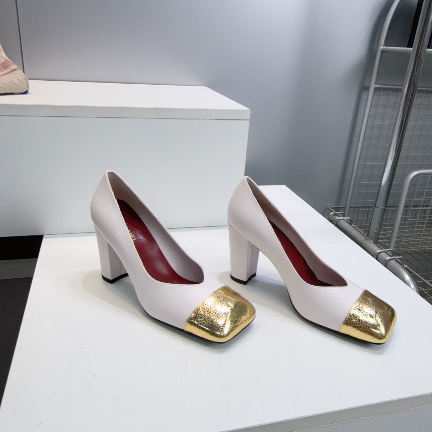CHANEL 26S SQUARE-TOE HIGH HEELS 95 MM IN WHITE LAMBSKIN WITH GOLD CAP TOE