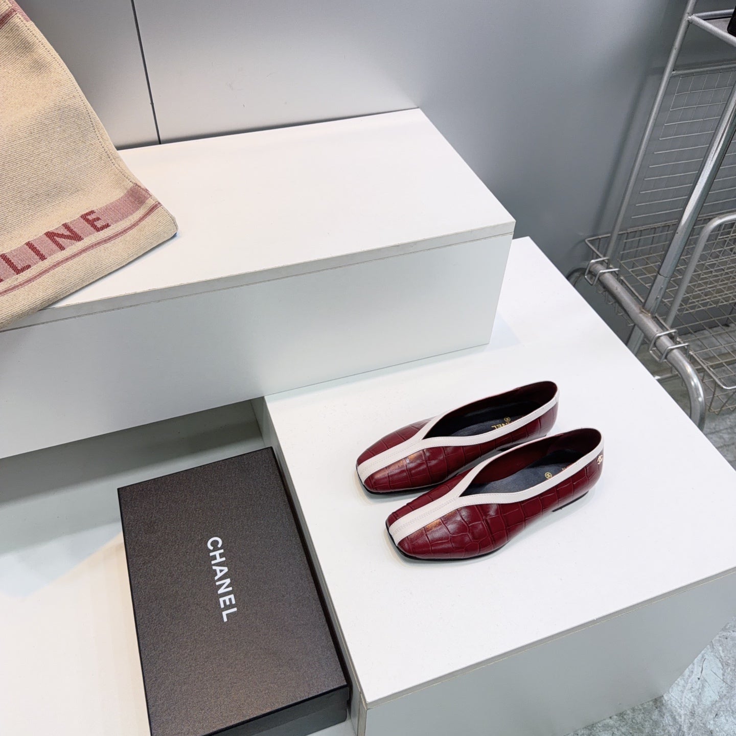 CHANEL 26S SQUARE-TOE FLATS IN RED CROCODILE-EMBOSSED LAMBSKIN WITH WHITE TRIM