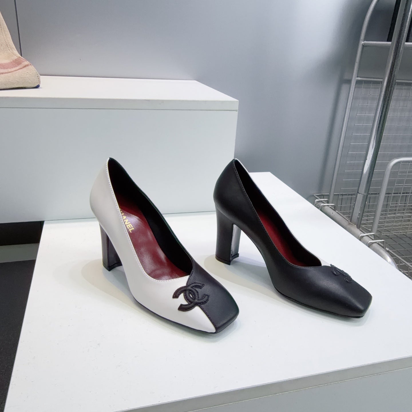 CHANEL 26S SQUARE-TOE HIGH HEELS 95 MM IN BLACK AND WHITE LAMBSKIN