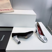 CHANEL 26S SQUARE-TOE HIGH HEELS 95 MM IN SILVER LAMBSKIN AND BLACK SUEDE