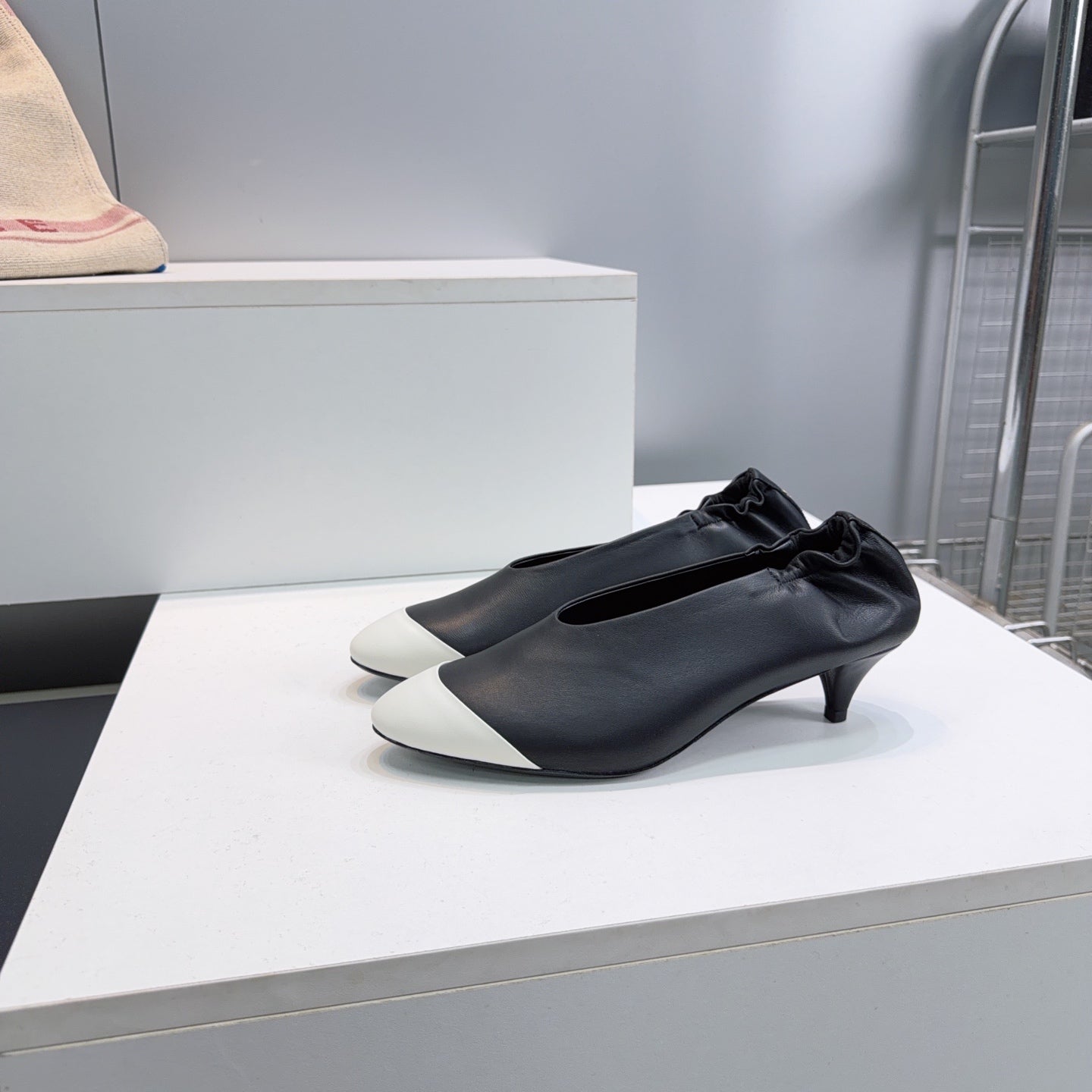 CHANEL 26S COLOR-BLOCK HIGH HEELS 45 MM IN BLACK LAMBSKIN