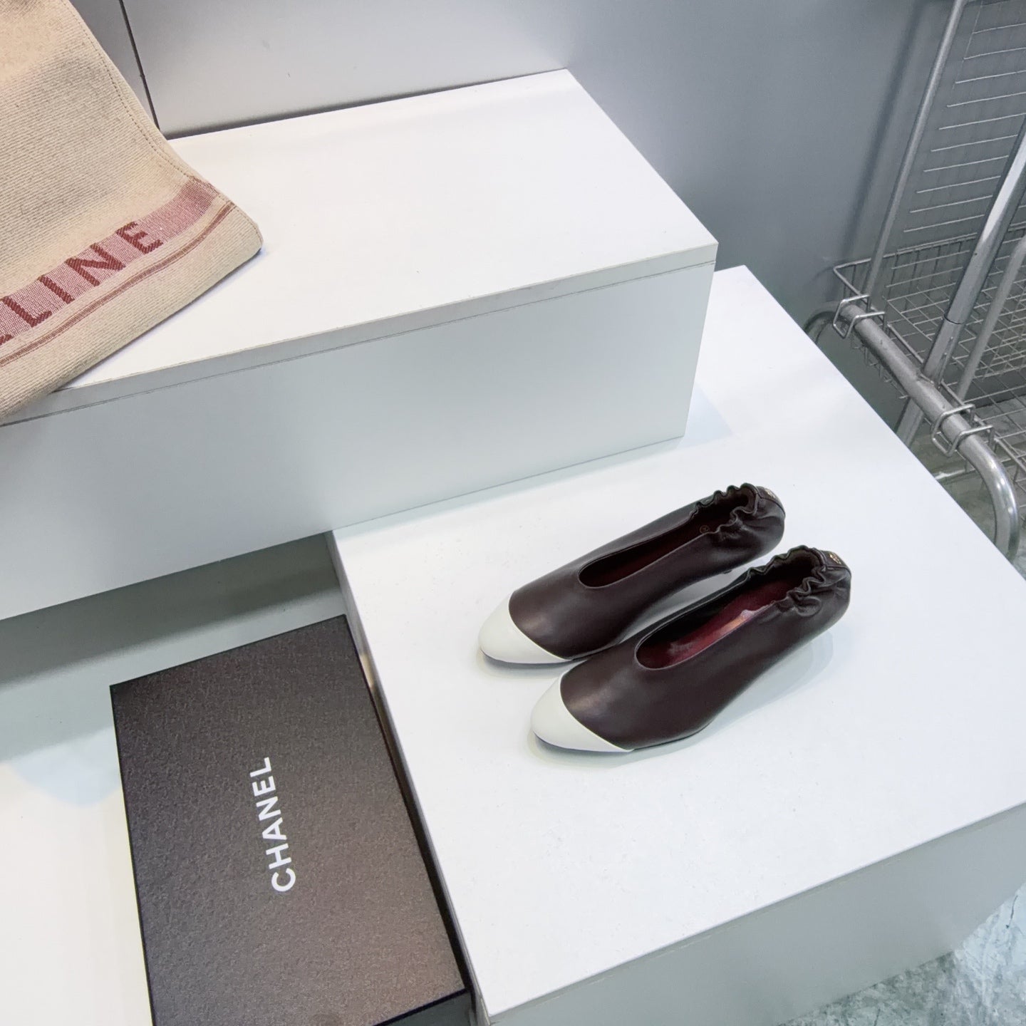 CHANEL 26S COLOR-BLOCK HIGH HEELS 45 MM IN DARK BROWN LAMBSKIN