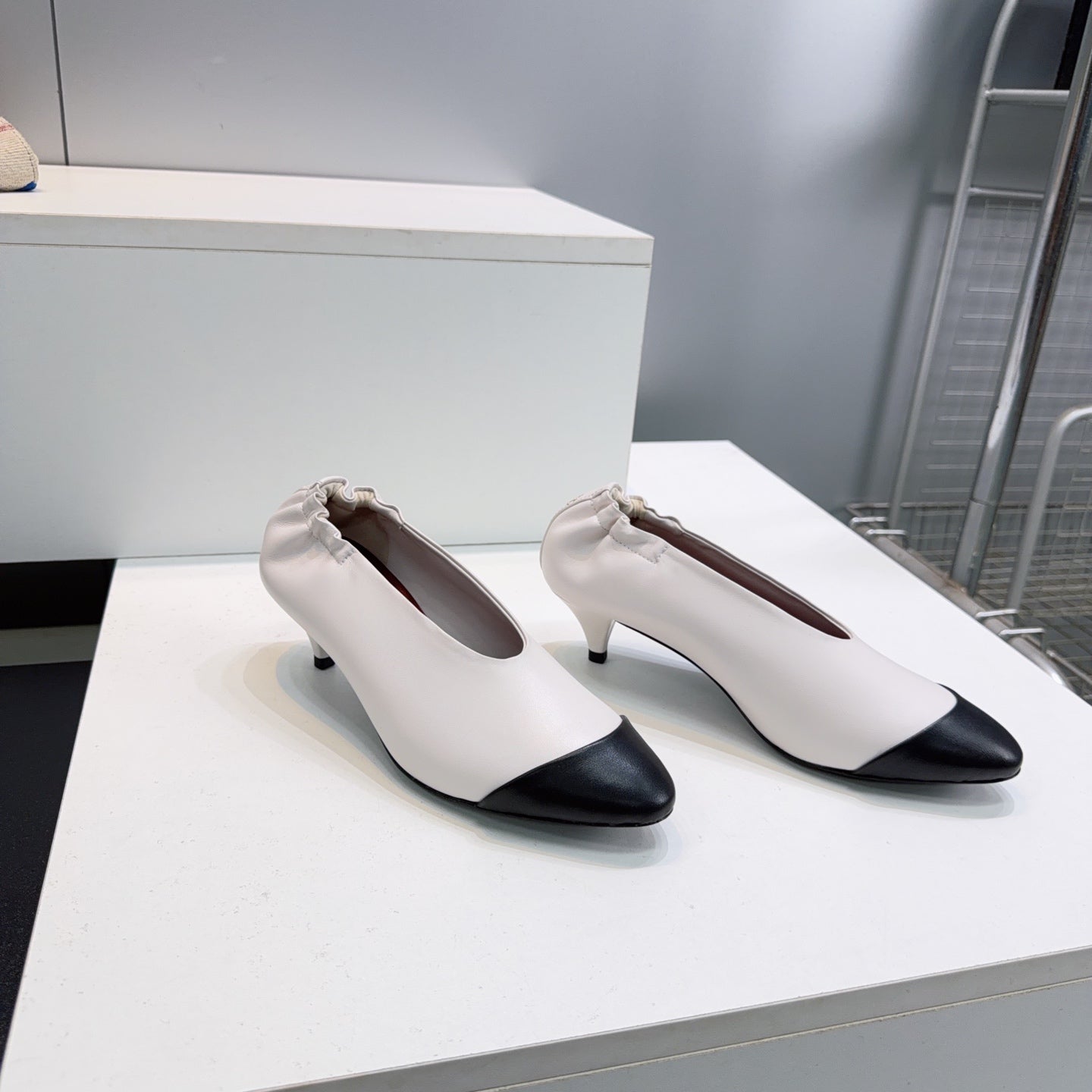 CHANEL 26S COLOR-BLOCK HIGH HEELS 45 MM IN WHITE LAMBSKIN