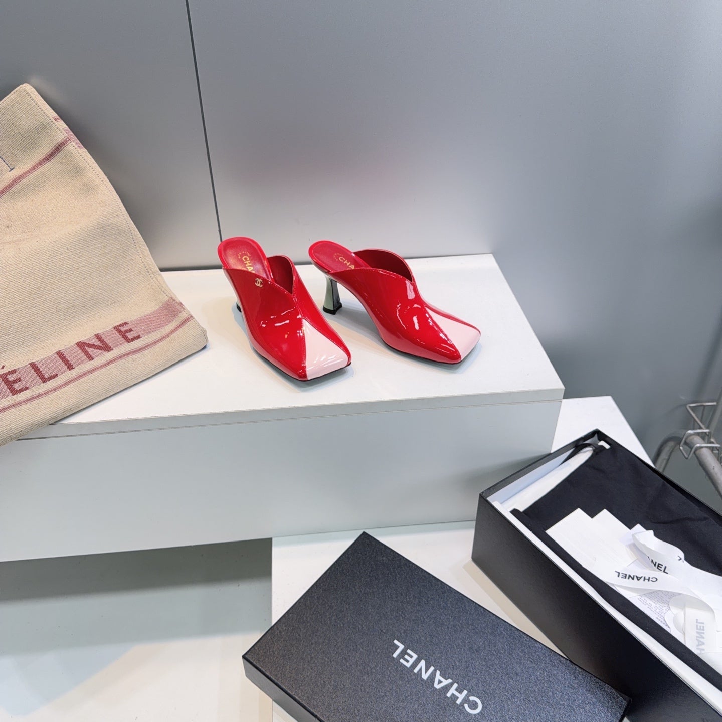 CHANEL 26S HIGH-HEEL MULES 70 MM IN PINK AND RED LAMBSKIN