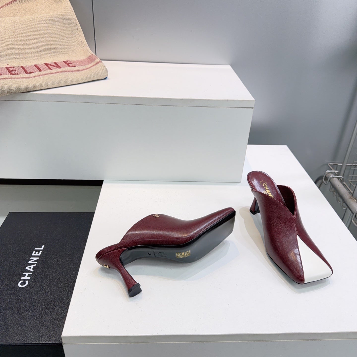 CHANEL 26S HIGH-HEEL MULES 70 MM IN WHITE AND RED LAMBSKIN