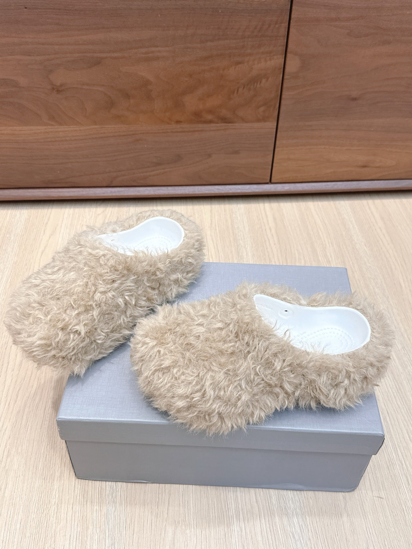 BALENCIAGA 25S MULES IN BEIGE FAUX FUR