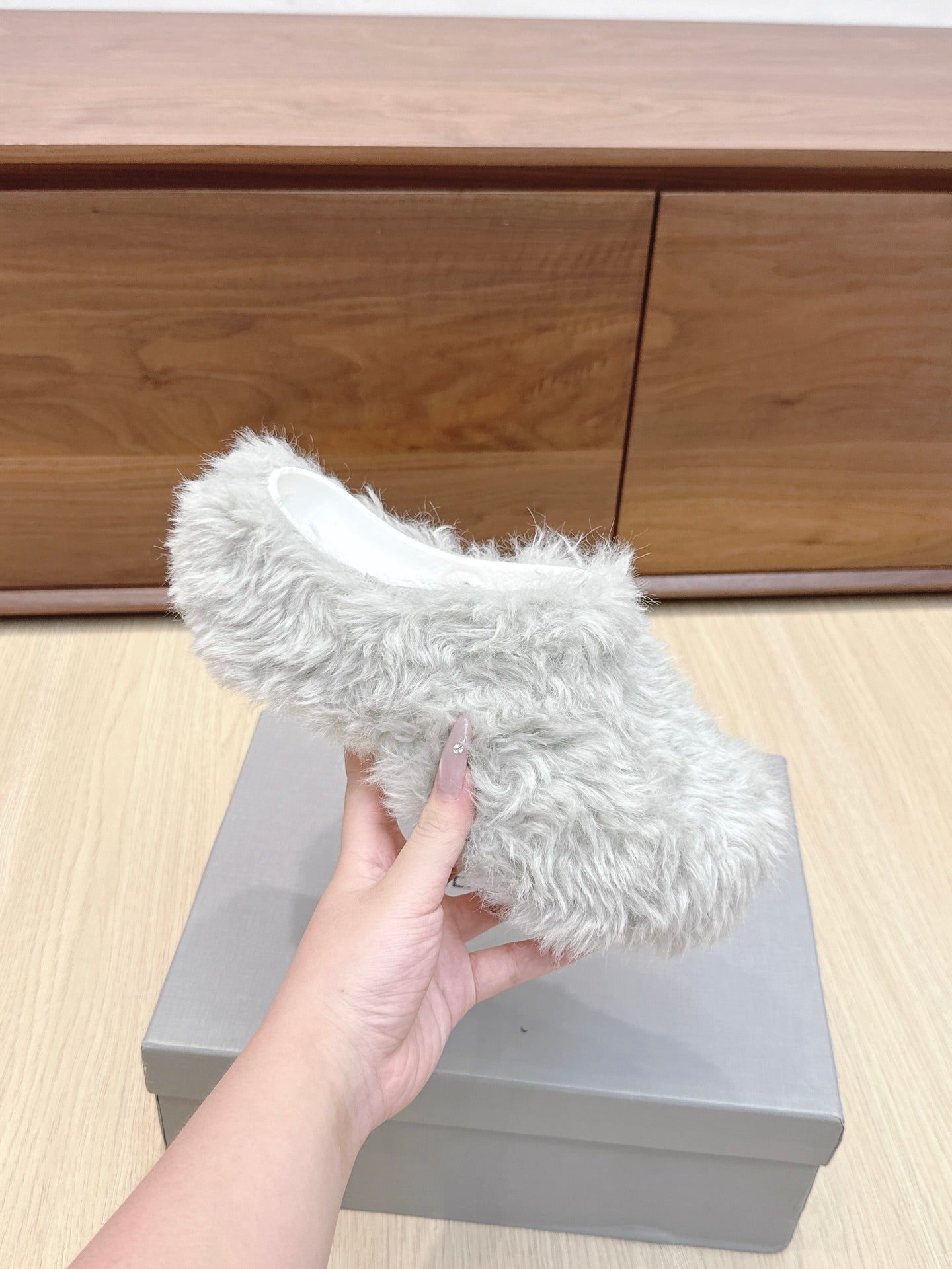 BALENCIAGA 25S MULES IN IVORY WHITE FAUX FUR