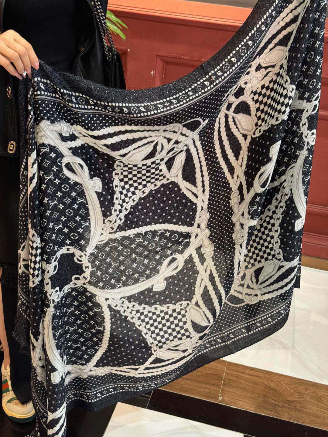 LV SCARF 200 CM IN CASHMERE 728993