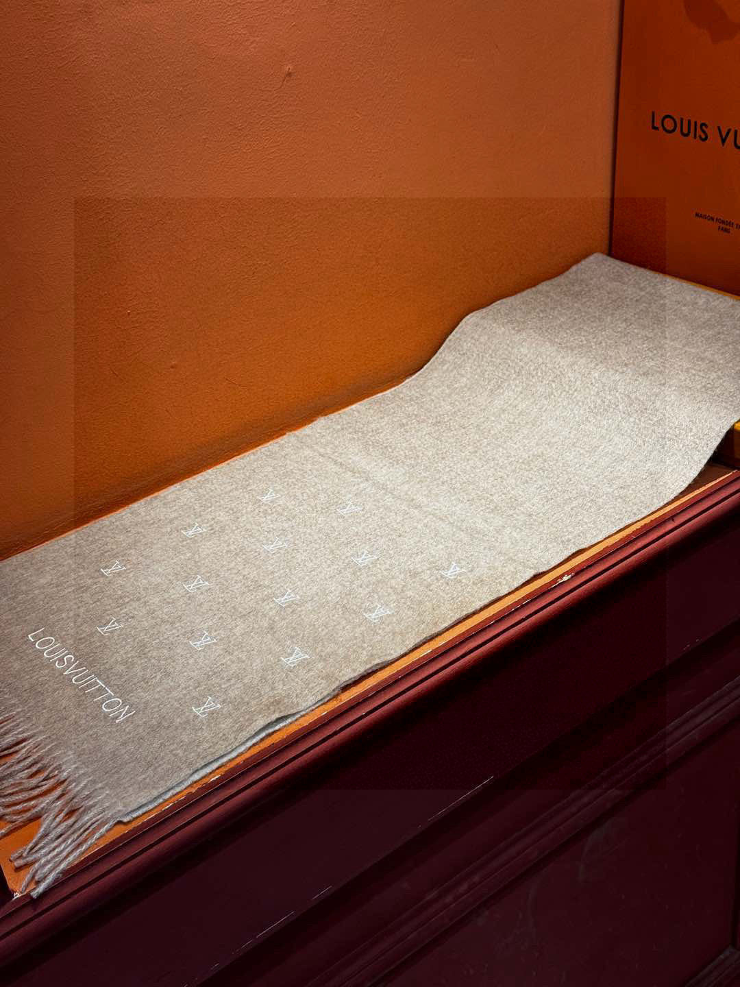 LV SCARF 180 CM IN CASHMERE 730568