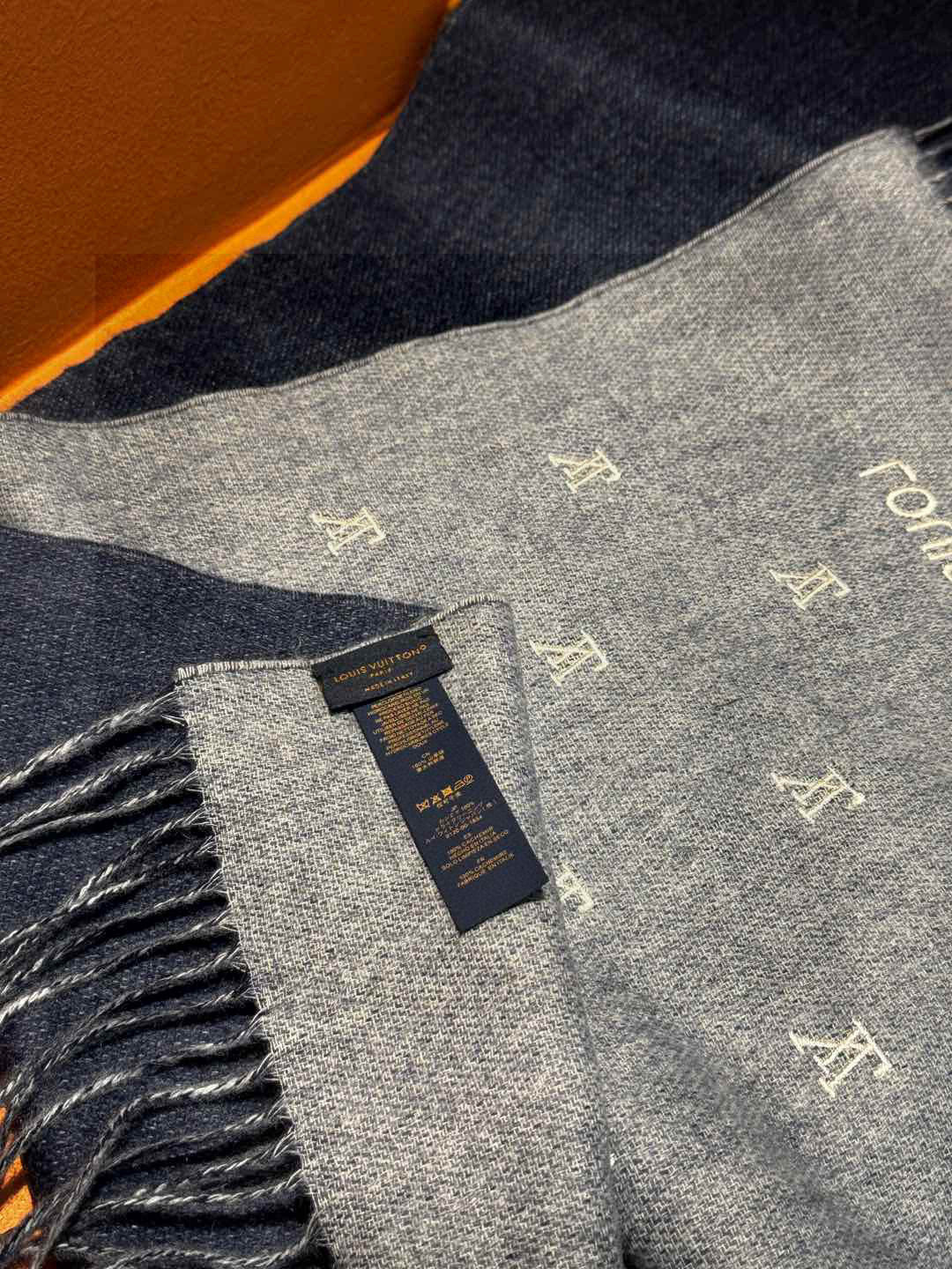 LV SCARF 180 CM IN CASHMERE 730570