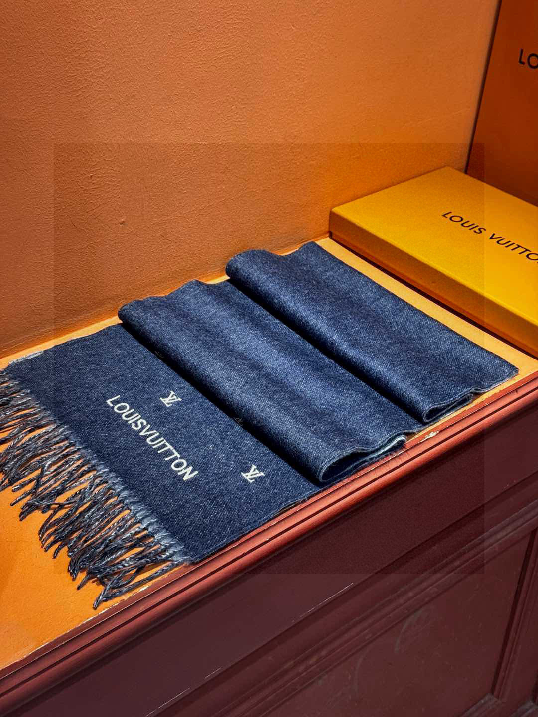 LV SCARF 180 CM IN CASHMERE 730570