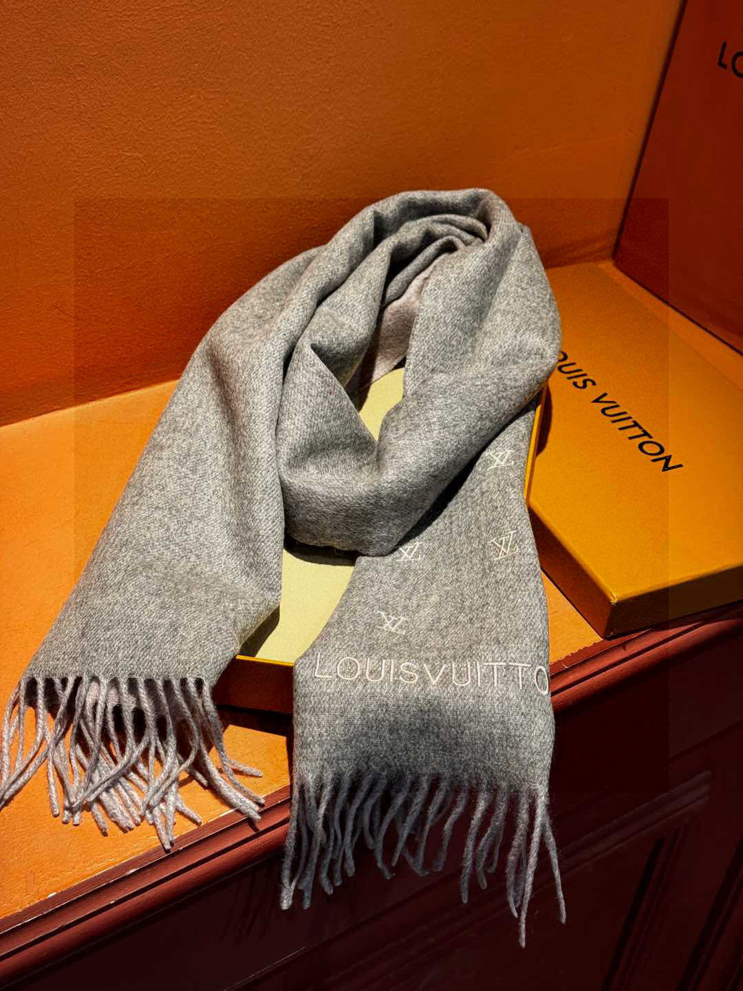 LV SCARF 180 CM IN CASHMERE 730571