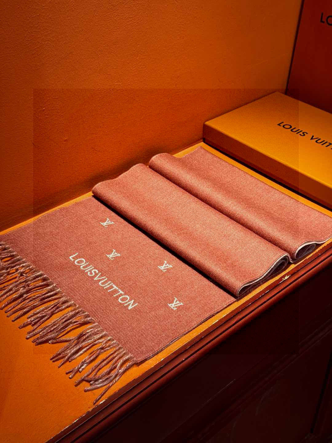 LV SCARF 180 CM IN CASHMERE 730572