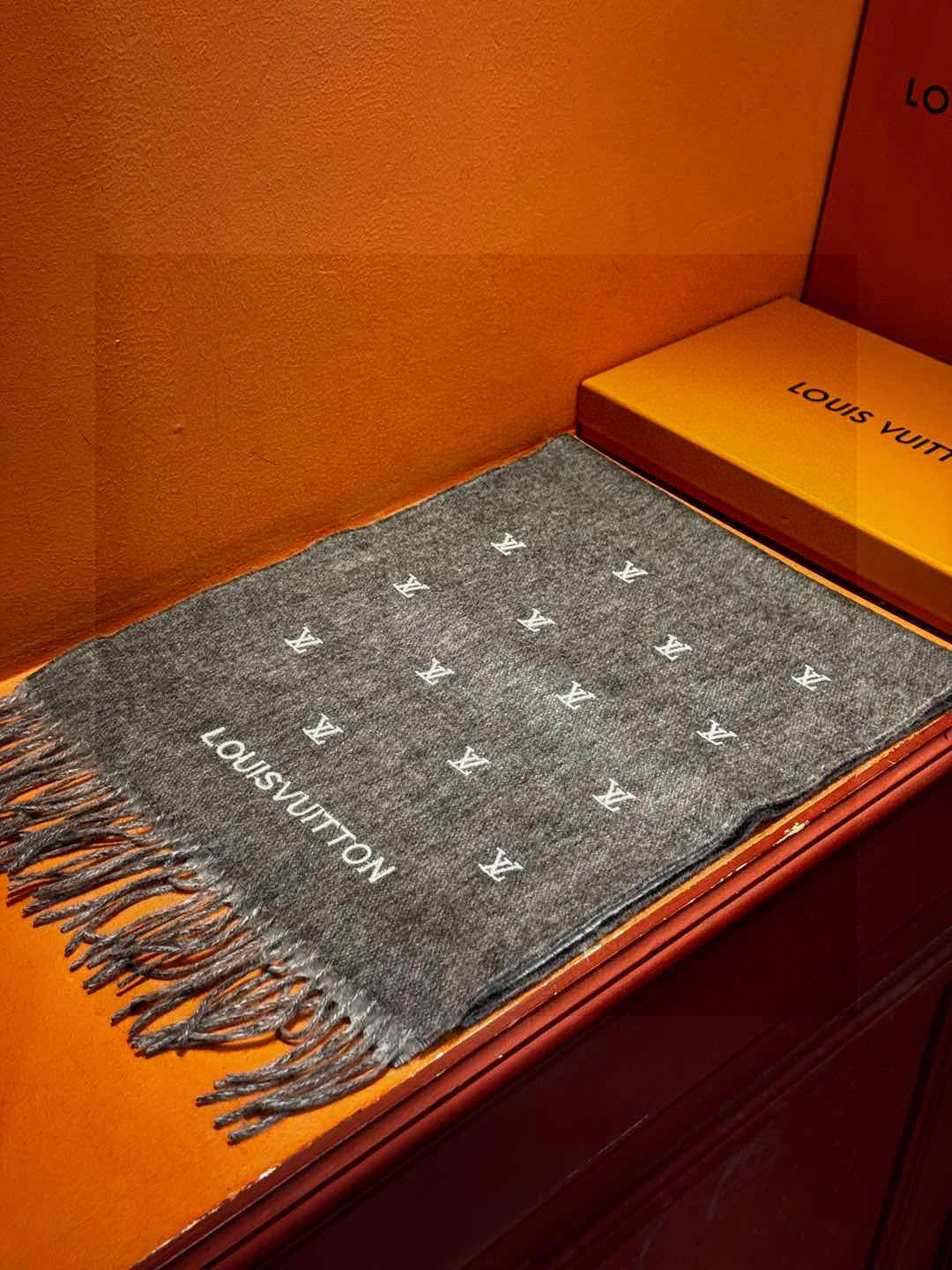 LV SCARF 180 CM IN CASHMERE 730576