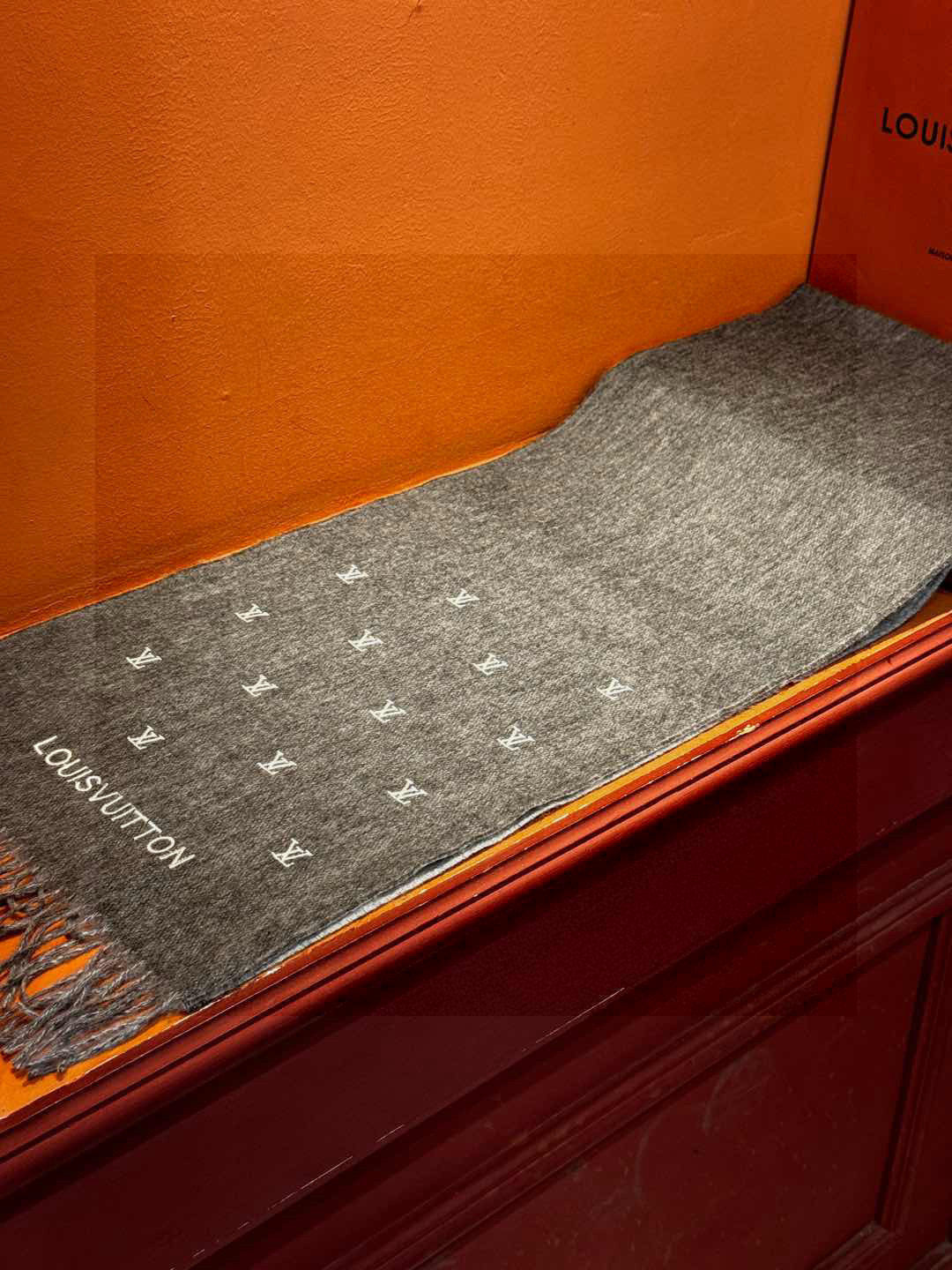 LV SCARF 180 CM IN CASHMERE 730576