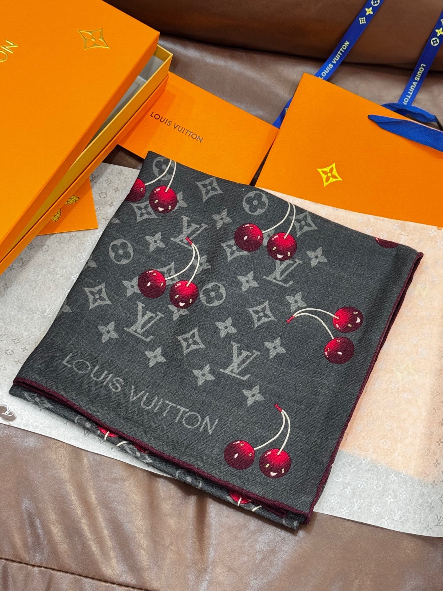 LV SCARF 140 CM IN SILK-CASHMERE BLEND 737268